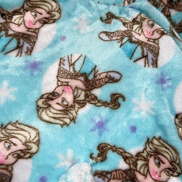 Girls Frozen “Elsa” Robe 8 - Picture 4 of 4
